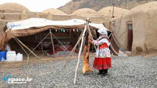 لباس محلی و چادر عشایر در اقامتگاه بوم گردی ایل عشایر - شاهرود - سمنان - روستای رضا آباد